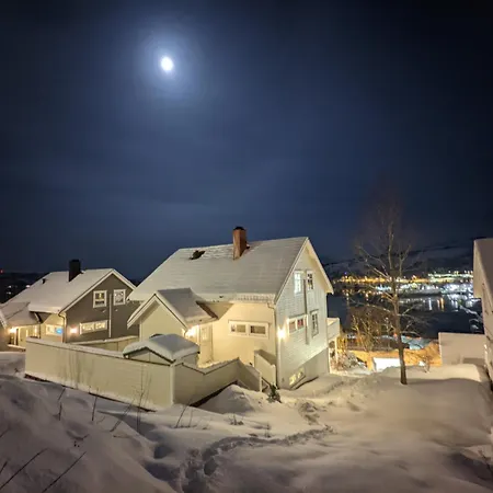 Loftsleilighet,havutsikt,balkong,gratis Parkering *